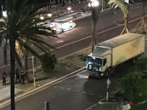 ATENTAT TERORIST in Franta in Nice cel putin 60 de morti LIVE TEXT (1)