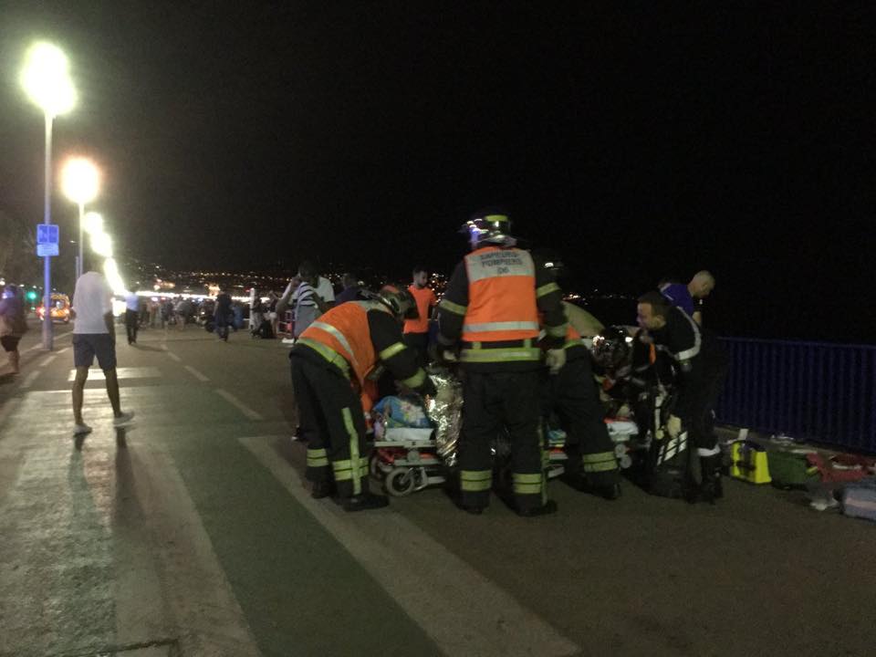 ATENTAT TERORIST in Franta in Nice cel putin 60 de morti LIVE TEXT (3)