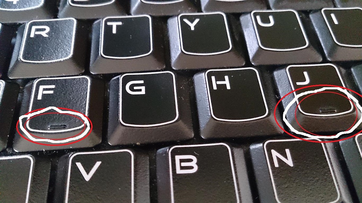 Te-ai intrebat vreodata de ce literele F si J de pe tastatura au unele denivelari? Iata raspunsul!
