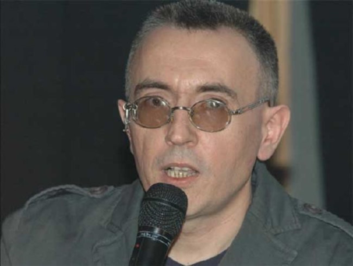 Dan Teodorescu de la Taxi a reactionat dupa criticile aduse piesei "Despre Smerenie" si a spus ca aceasta nu este impotriva Catedralei Mantuirii Neamului.
