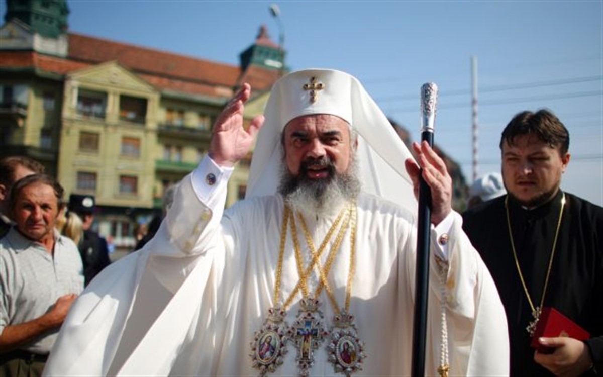 Biserica Ortodoxa Romana a oferit prima reactie oficiala la controversata melodie "Despre smerenie", a trupei Taxi, prin parintele Vasile Banescu.