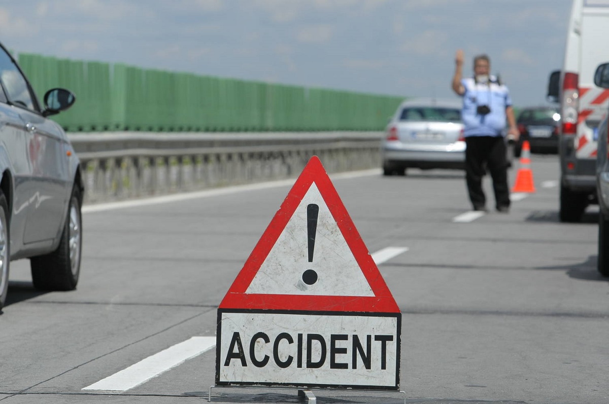 Un accident a avut loc pe Autostrada Soarelui, marti dimineata. Un om a murit, iar alte trei persoane au fost ranite grav.