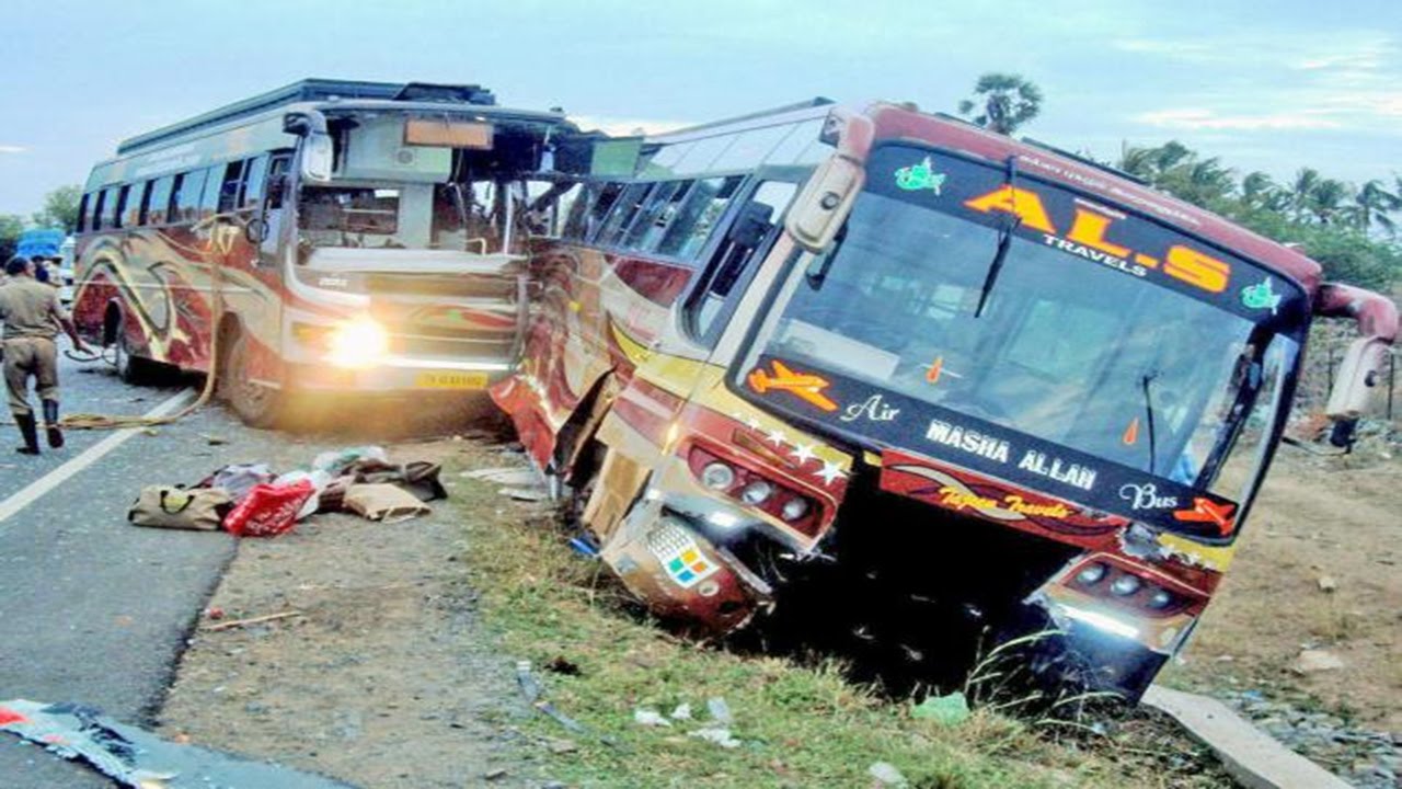Un accident cumplit în care au fost implicate două autobuze s-a produs în Pakistan. Cel puțin 30 de oameni au murit.