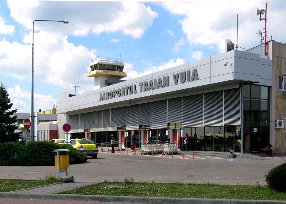 Un incident s-a petrecut pe Aeroportul Timișoara, luni seară. Un avion din Belarus a lovit doi stâlpi de iluminat.