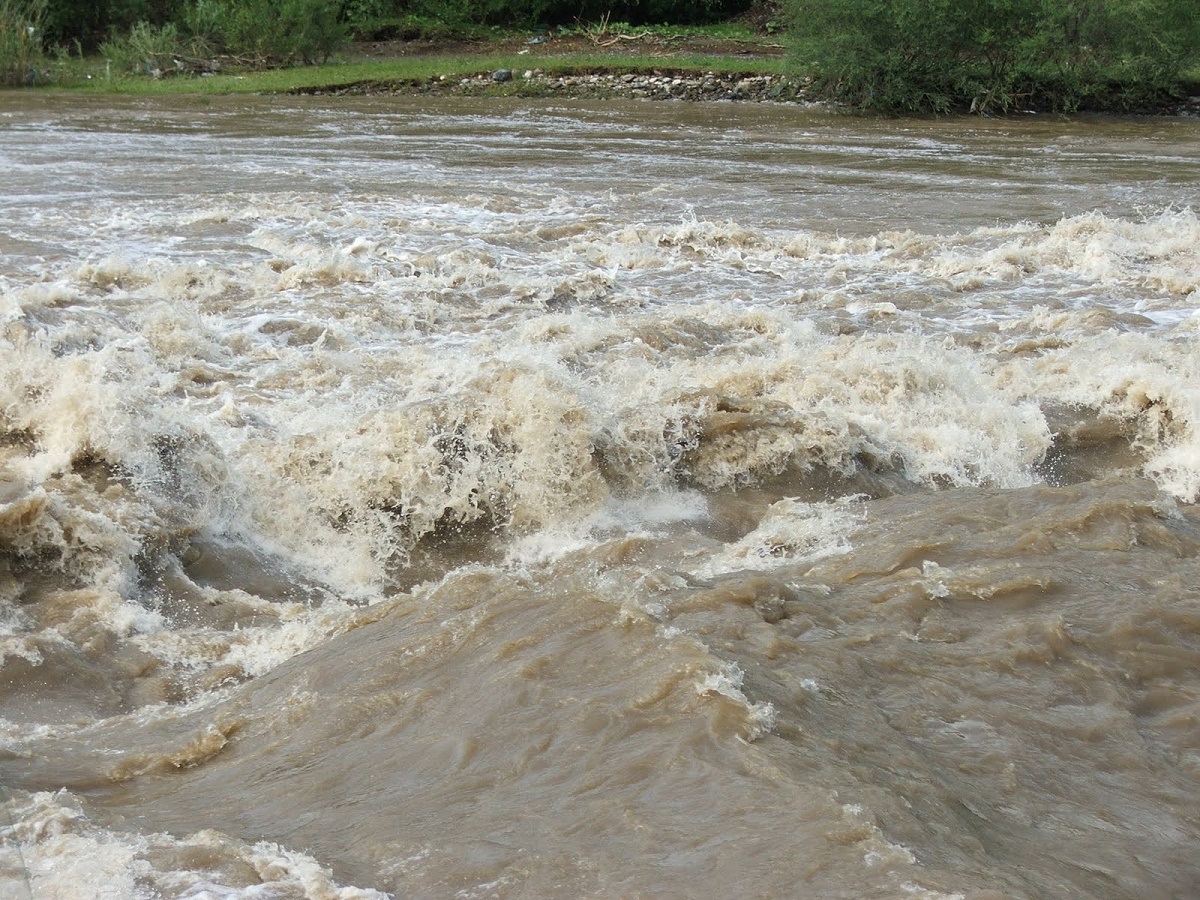 Un cod portocaliu de inundații a fost emis de către hidrologi, pentru mai multe județe ale țării.