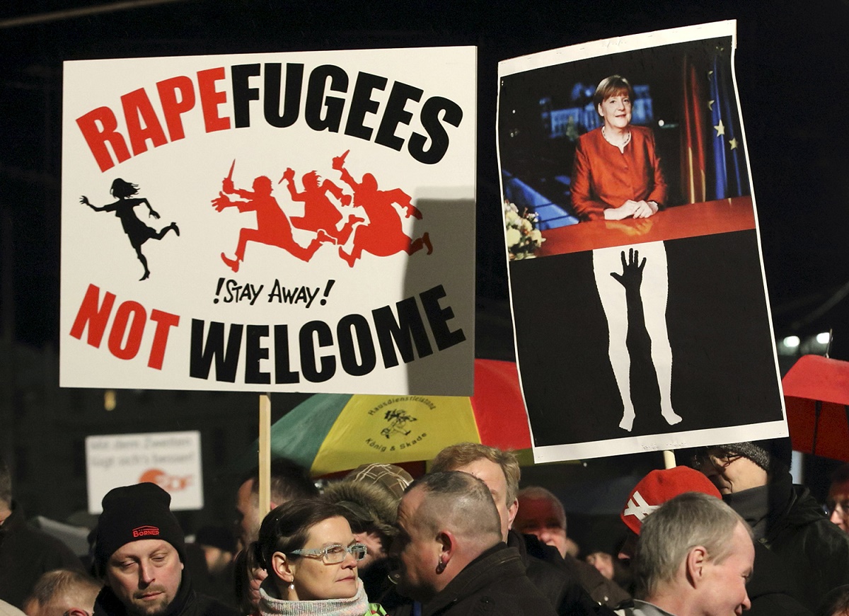 Sute de demonstranți au manifestat contra cancelarului Angela Merkel, la Dresda, cu ocazia Zilei Naționale a Germaniei.