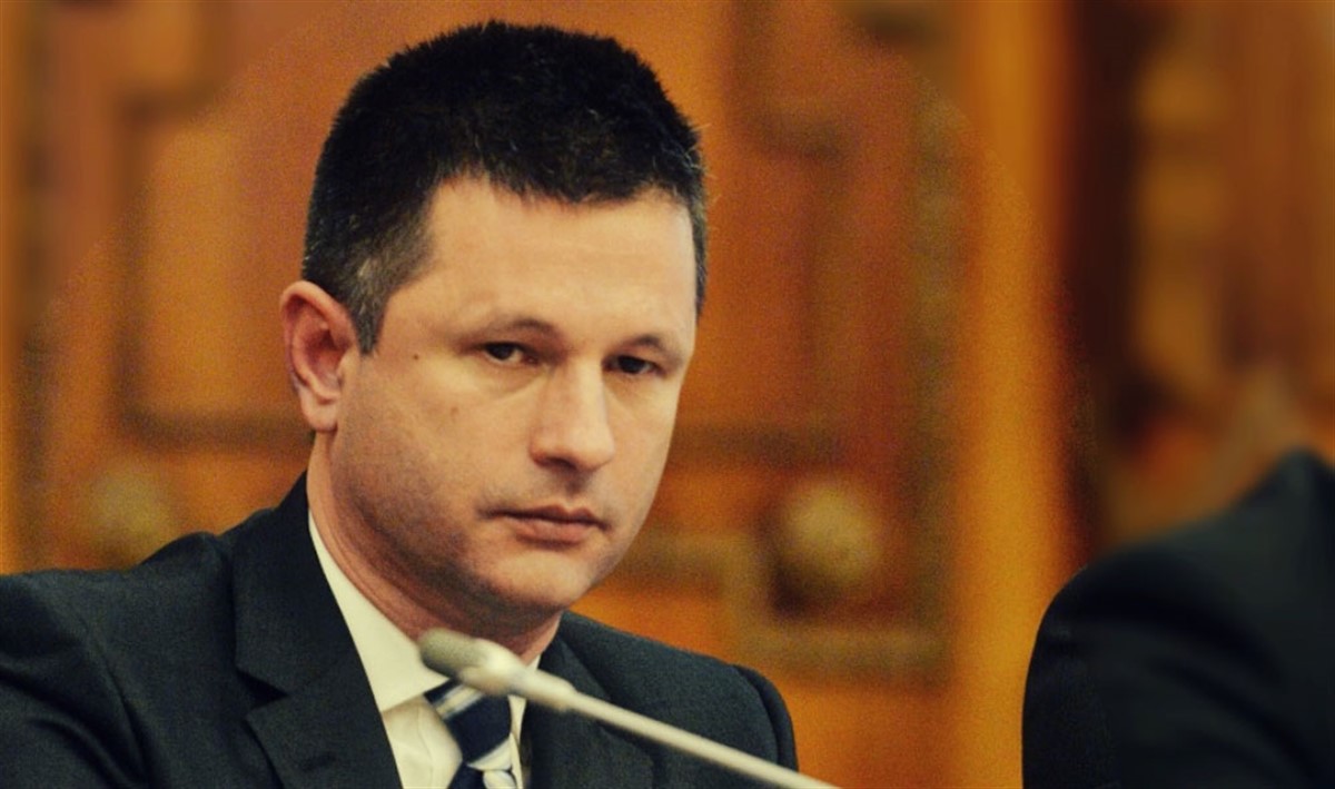 Ministrul Energiei, Victor Grigorescu, și-ar putea da demisia din Guvernul Cioloș, după controversele privind veniturile sale de pe urma închirierii unui site