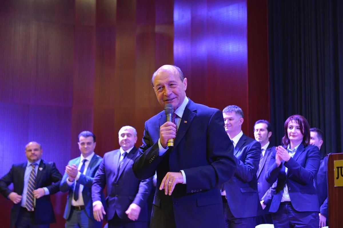 Traian Băsescu a anunțat înaintea vizitei la Chișinău că proiectul de țară al Partidului Mişcarea Populară este unirea României cu Republica Moldova.