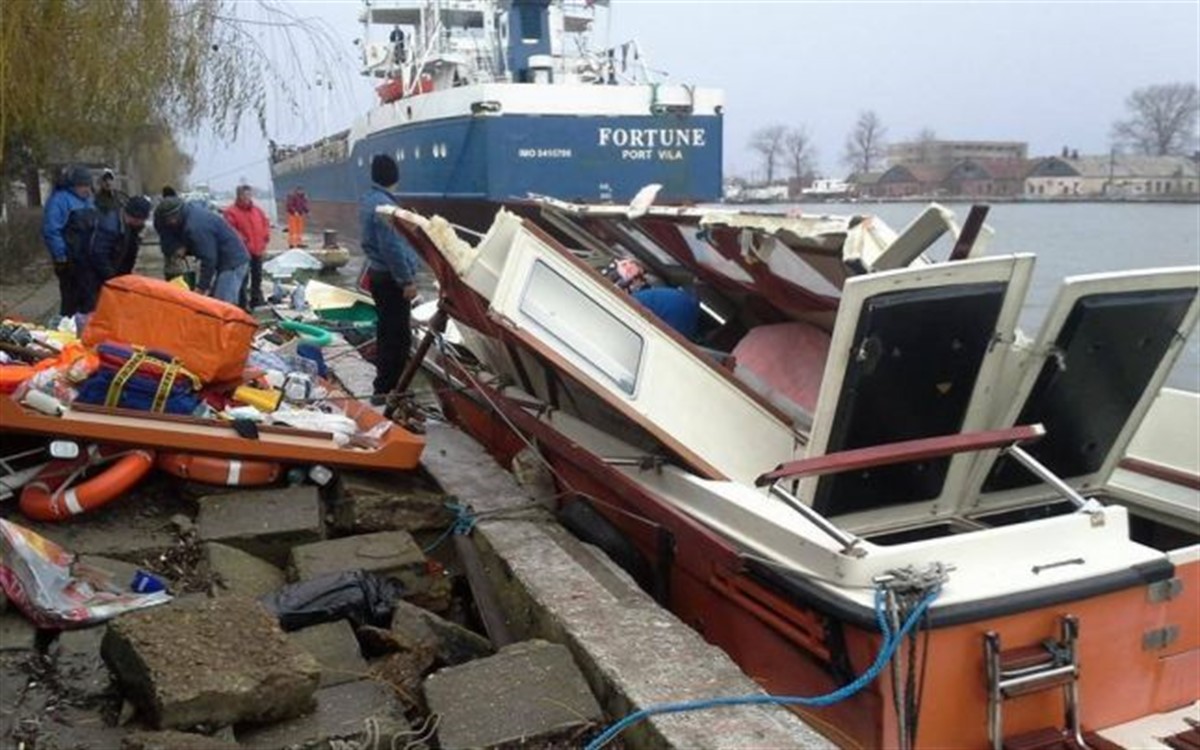 Accident naval în județul Tulcea, la Mila 23. Paisprezece persoane au fost rănite după ciocnirea a două ambarcațiuni pe Dunăre.