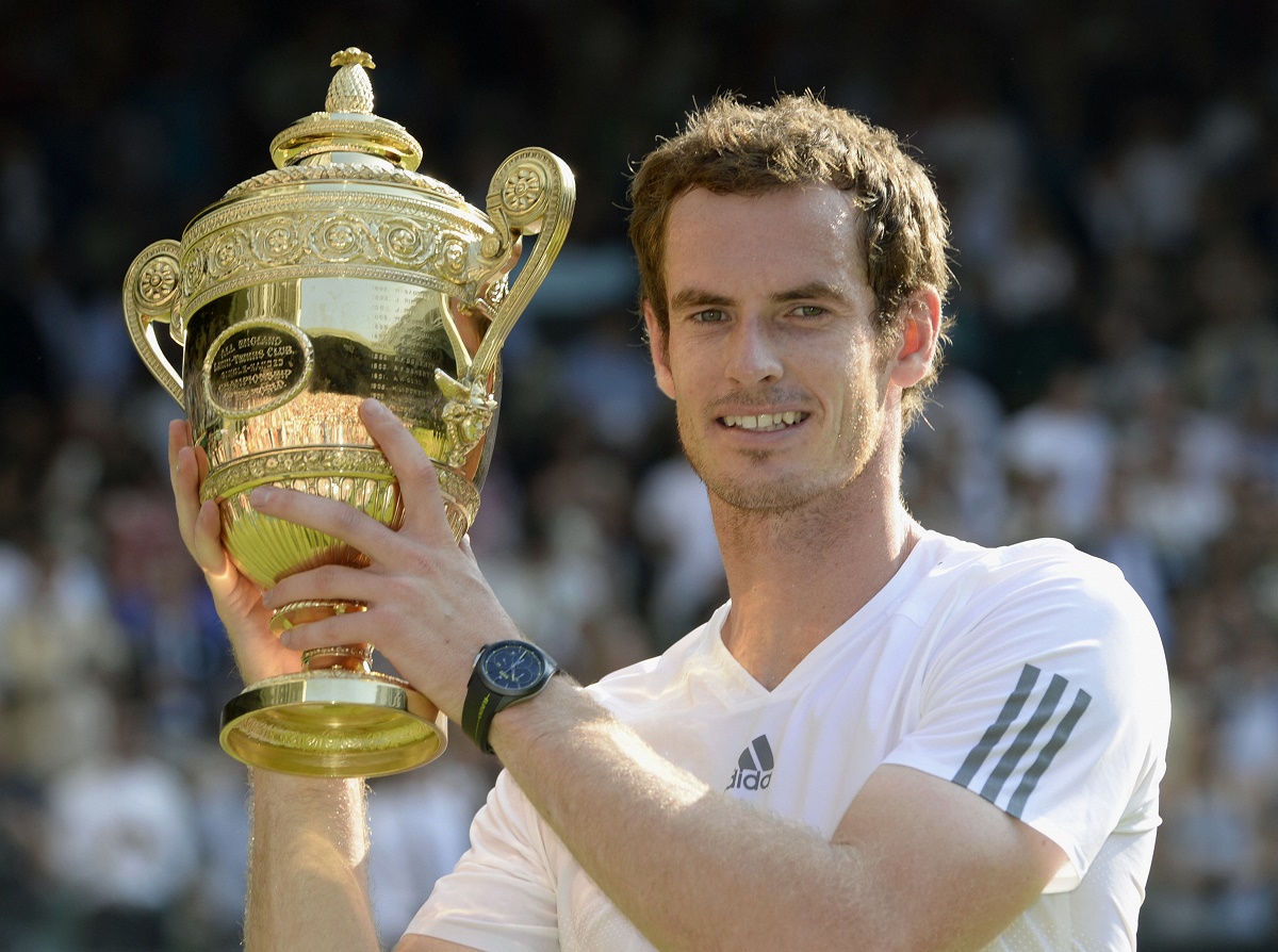 Andy Murray (29 de ani) a devenit noul lider în clasamentul ATP, după ce l-a devansat pe tenismenul sârb Novak Djokovic (29 de ani).