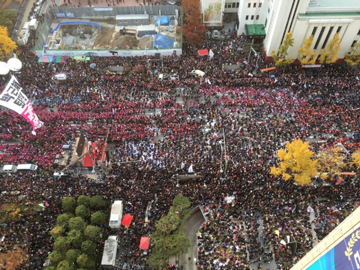 Circa un milion de oameni au participat la un protest de amploare la Seul, în Coreea de Sud, contra președintelui Park Geun Hye.
