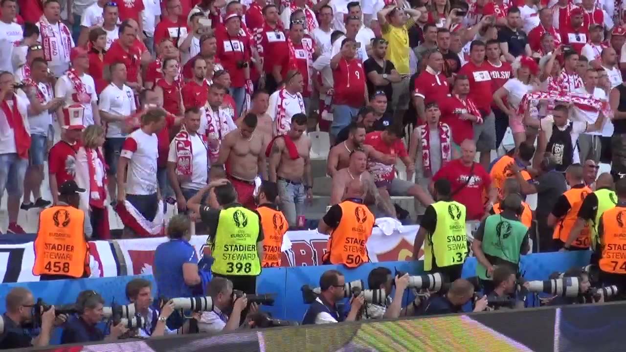 În jur de 200 de huligani polonezi ar putea ajunge la București pentru meciul România - Polonia de pe Arena Națională, de vineri.