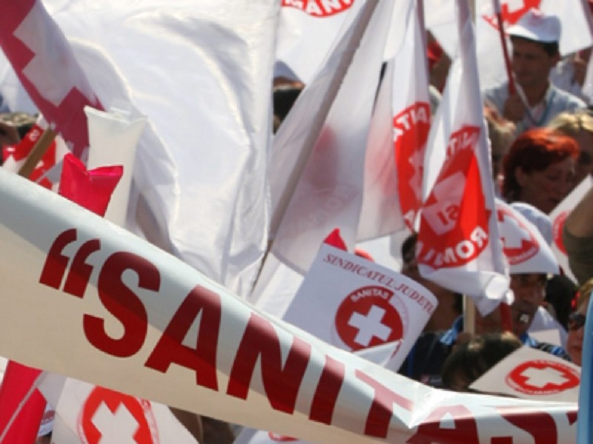 În jur de 100 de sindicaliști participă la o acțiune de protest la Ministerul Sănătății. Sindicaliștii amenință că vor continua protestele în fiecare marți.
