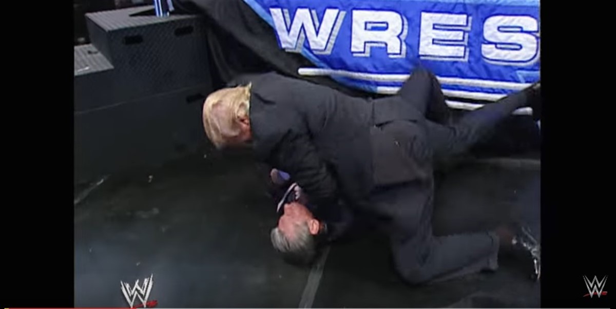Donald Trump a participat în urmă cu nouă ani la celebrul show de wrestling WrestleMania, unde s-a "bătut" cu comentatorul Vince McMahon.