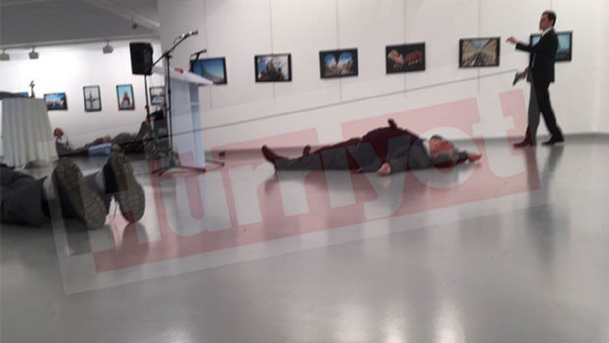 Ambasadorul rus, Andrey Karlov a fost împușcat, în timp ce era prezent la un vernisaj de pictură. Accidentul s-a petrecut în capitala Ankara.