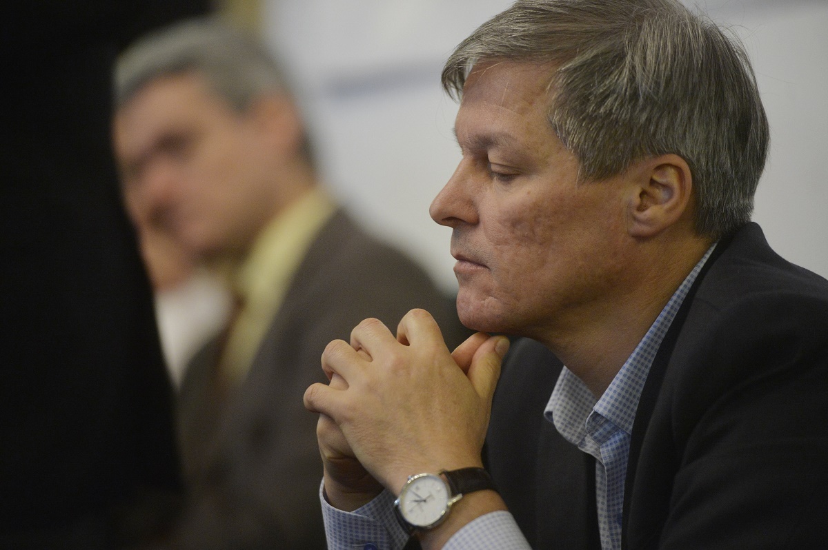 Dacian Cioloş, ACCIDENT de circulaţie! Care este starea fostului premier