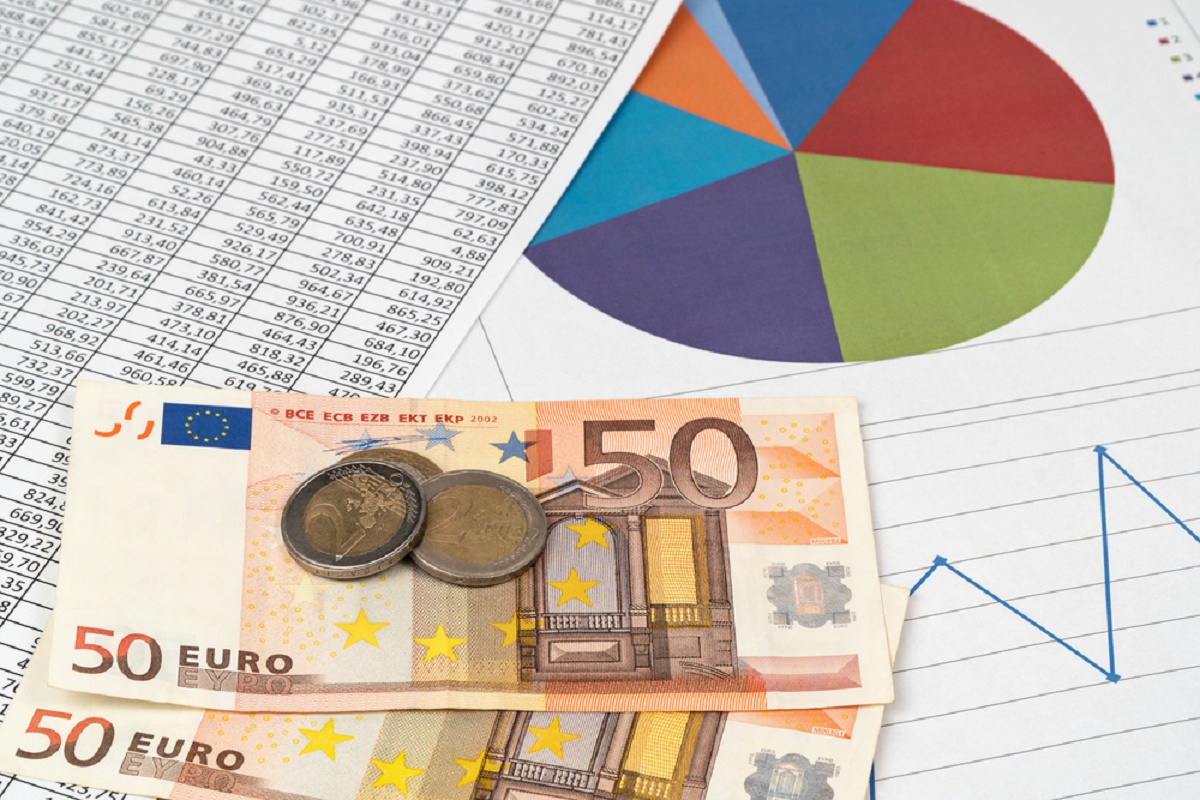 Euro s-a depreciat fața de dolar și a ajuns la cel mai mic nivel din ultimele 20 de luni, după anunțarea rezultatelor referendumului din Italia