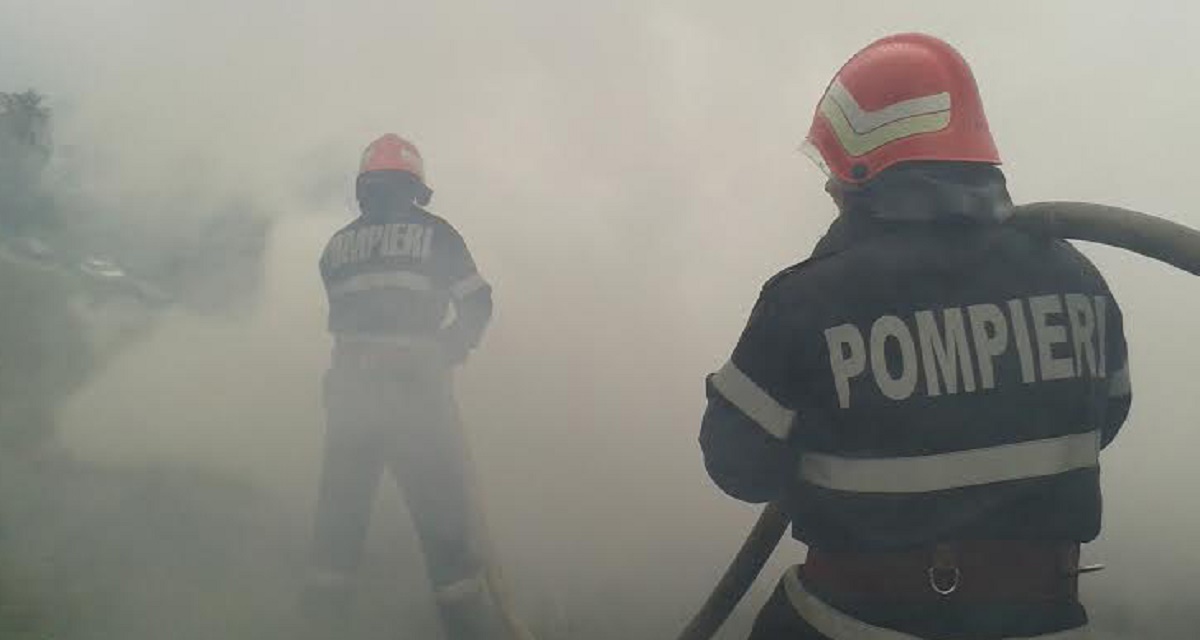 Un copil de trei ani a murit după ce s-a intoxicat cu fum, în urma incendiului izbucnit într-o locuință din Ghimpați, județul Giurgiu.