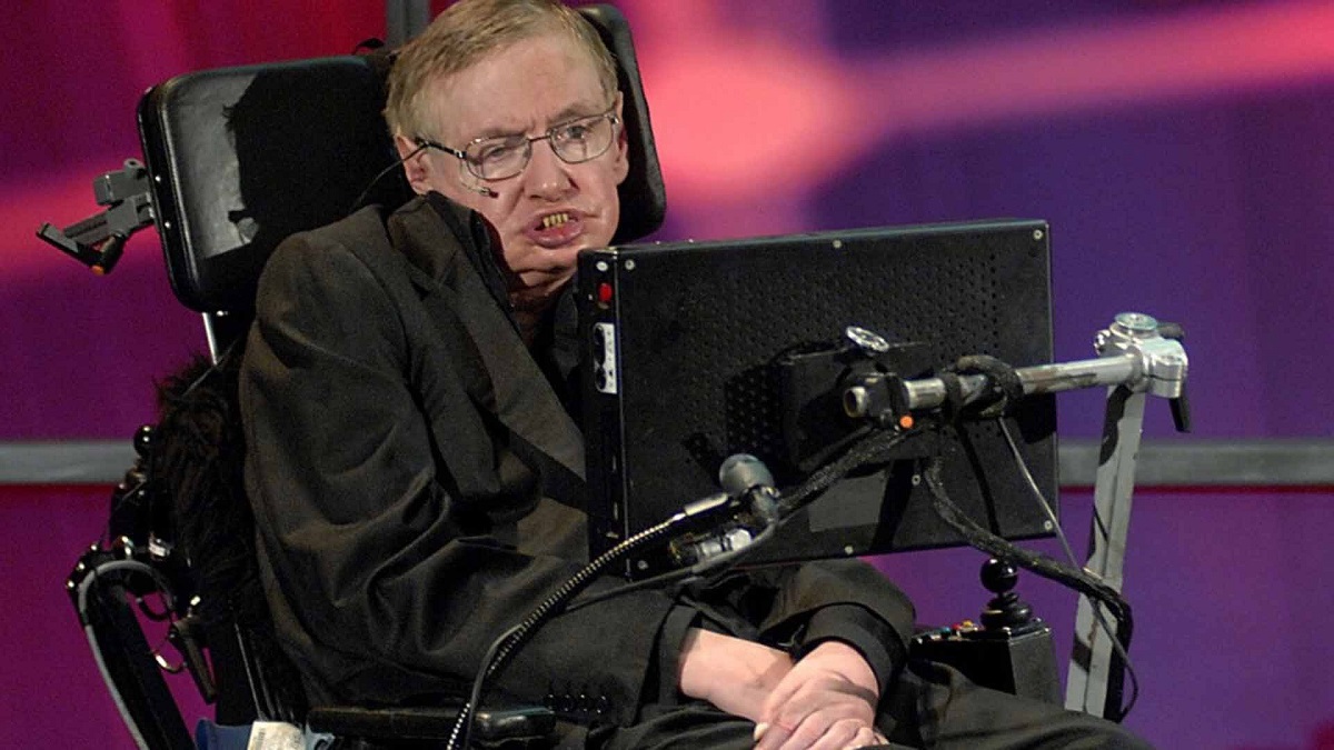 Stephen Hawking a fost internat în spital