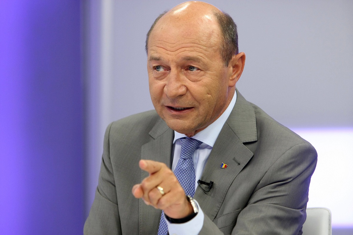 Traian Băsescu îl atacă pe Iohannis într-un mod dur. Băsescu consideră că președintele a greșit în felul în care a anunțat premierul.