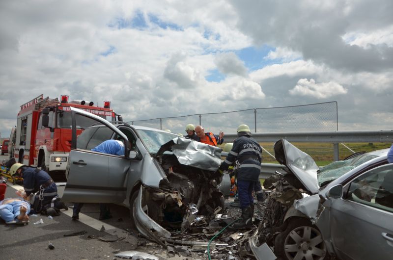 Un accident a avut loc în Florești, județul Giurgiu, în noaptea dintre sâmbătă și duminică. Trei persoane au fost rănite.