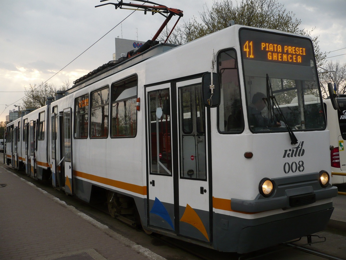 Un accident s-a produs pe linia de tramvai 41, în dimineața zilei de luni, 5 decembrie. O tănără a fost rănită și transportată la spital.