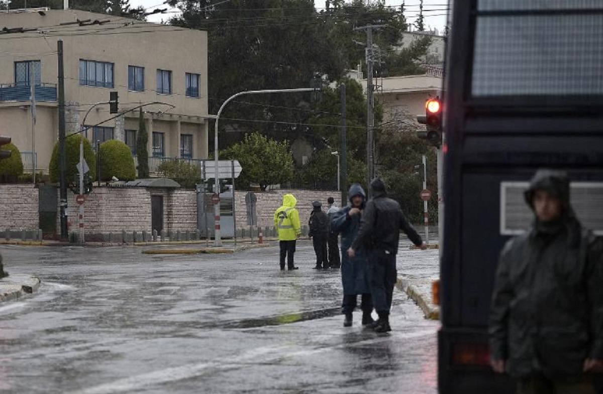 Atac armat în Grecia, marți dimineața. Atacul nu a fost deocamdată revendicat. Autoritățile au găsit trei gloanțe.