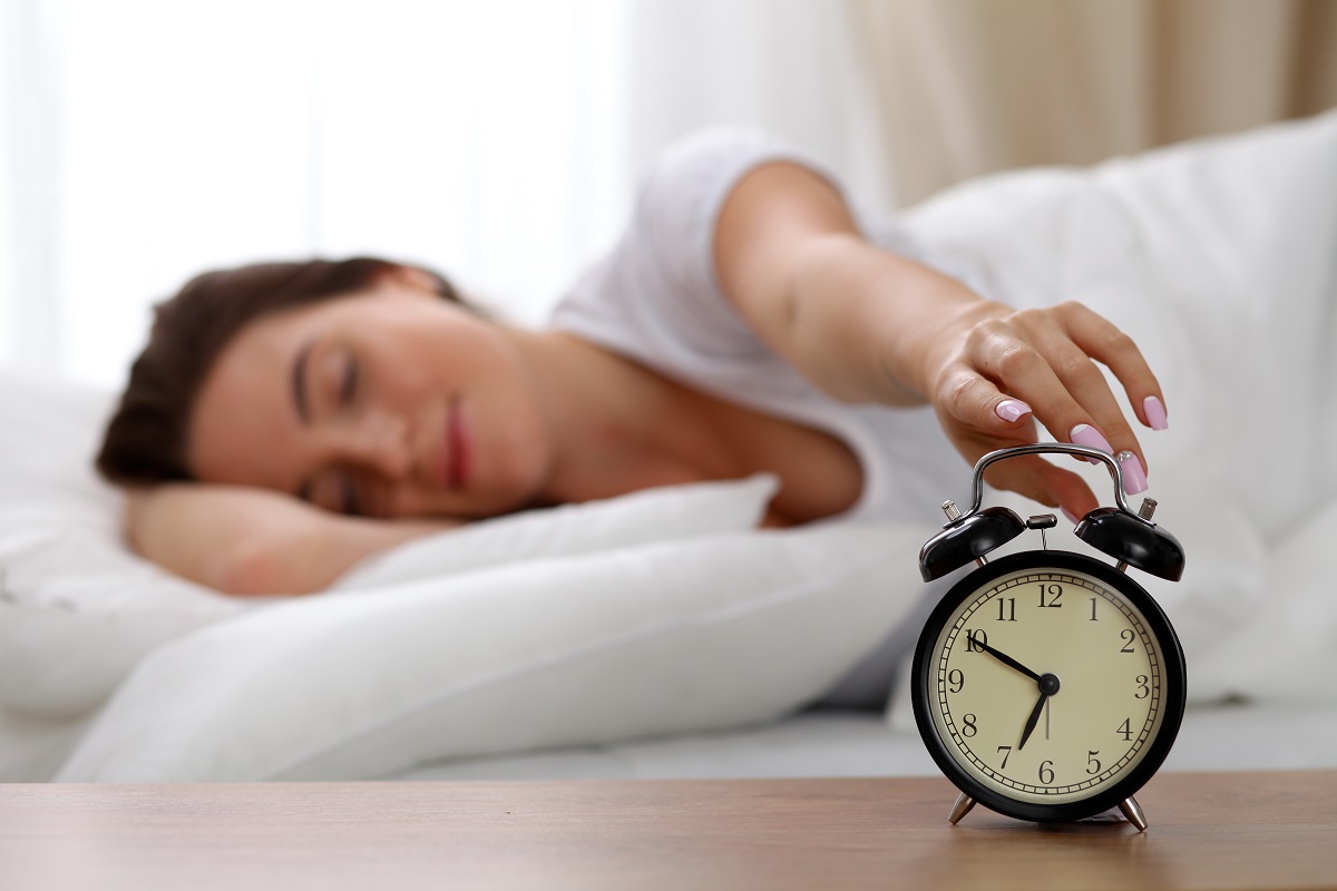 Dacă ai probleme cu somnul și nu știi cum să adormi repede, îți prezentăm metoda 4-7-8, o tehnică renumită de respirație care îți asigură un somn liniștit.