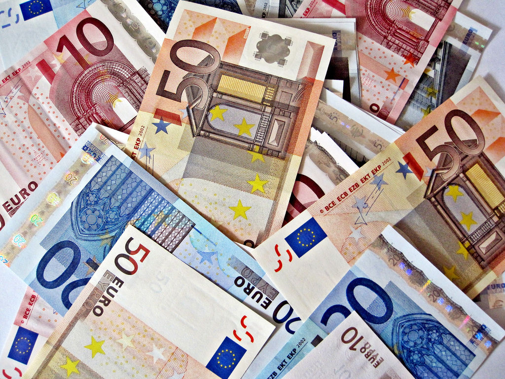 Curs valutar 6 ianuarie 2017. BNR a anunțat cotațiile valabile astăzi pentru euro, dolar, franc elvețian, liră sterlină, gram de aur.