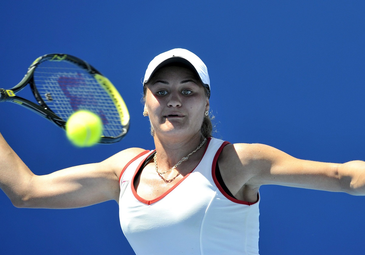 Monica Niculescu (38 WTA) a părăsit turneul de tenis de la Shenzen în optimi, după ce a pierdut în două seturi meciul cu Qiang Wang