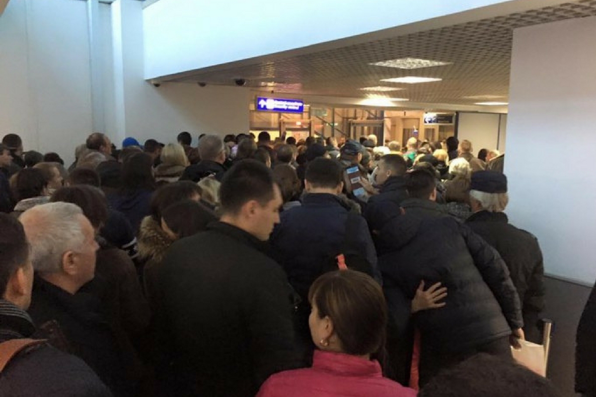 Sunt sute de turiști români blocați în Turcia, pe aeroporturile din această țară, ca urmare a anulării unor zboruri.