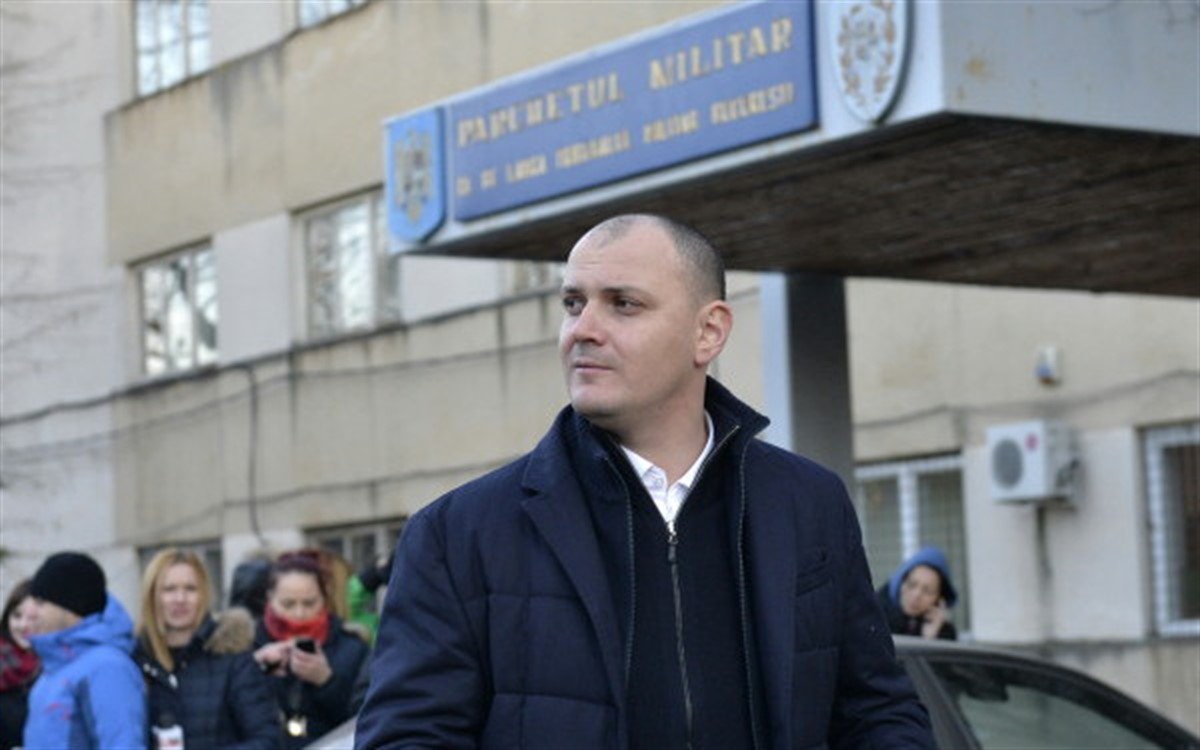 Magistrații de la ÎCCJ hotărăsc astăzi dacă emit mandat de arestare preventivă în lipsă pentru fostul deputat Sebastian Ghiță.