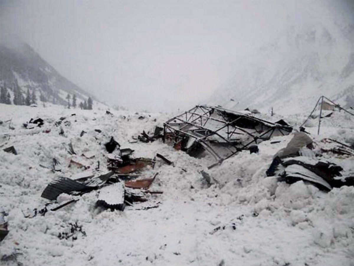 O avalanșă în Afganistan a spulberat cel puțin 10 vieți. În plus, alte peste 12 persoane au fost rănite și duse la spital.