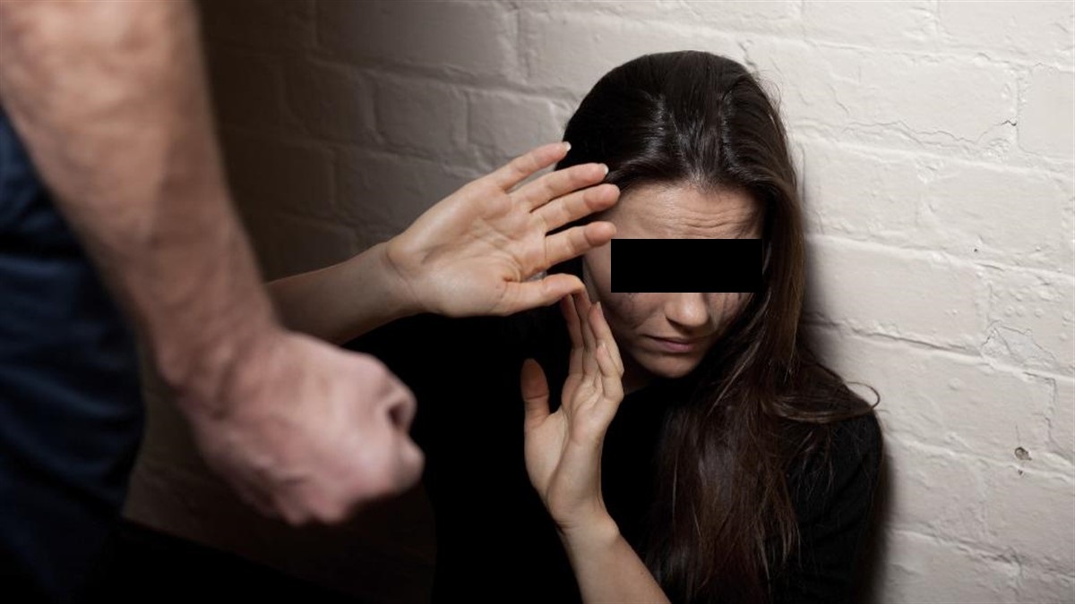 Un bărbat din București a fost reținut după ce a violat femeile venite la un interviu de angajare pentru un post de secretară.