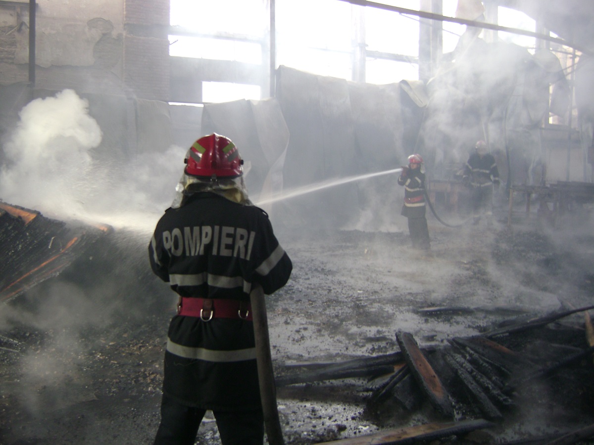 Incendiu la o grădiniță din localitatea Sânmartinul Maghiar, din județul Timiș. Flăcările au izbucnit înainte de deschiderea grădiniței.