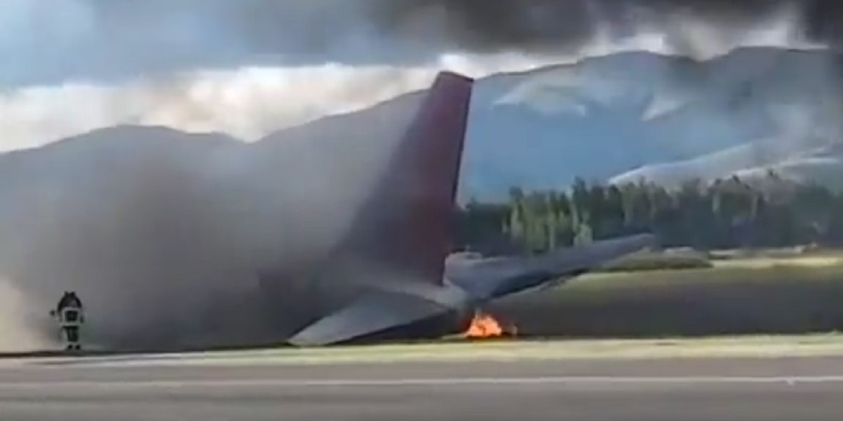 Un avion a luat foc la aterizare pe un aeroport din Peru. În aeronava se aflau 141 de persoane. Martorii au surprins imagini video.