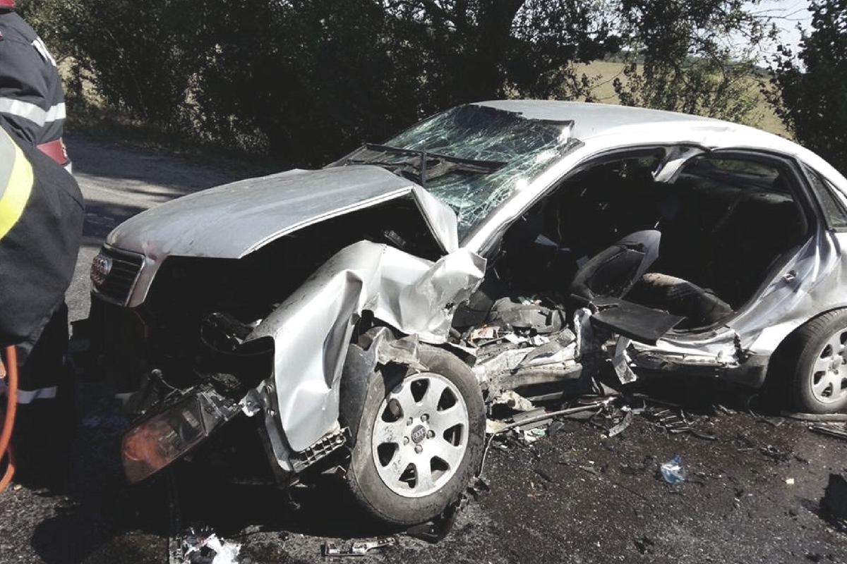 Accident în Ciorogârla, județul Ilfov. Opt persoane au fost rănite în accidentul în care au fost implicate trei autoturisme și un microbuz