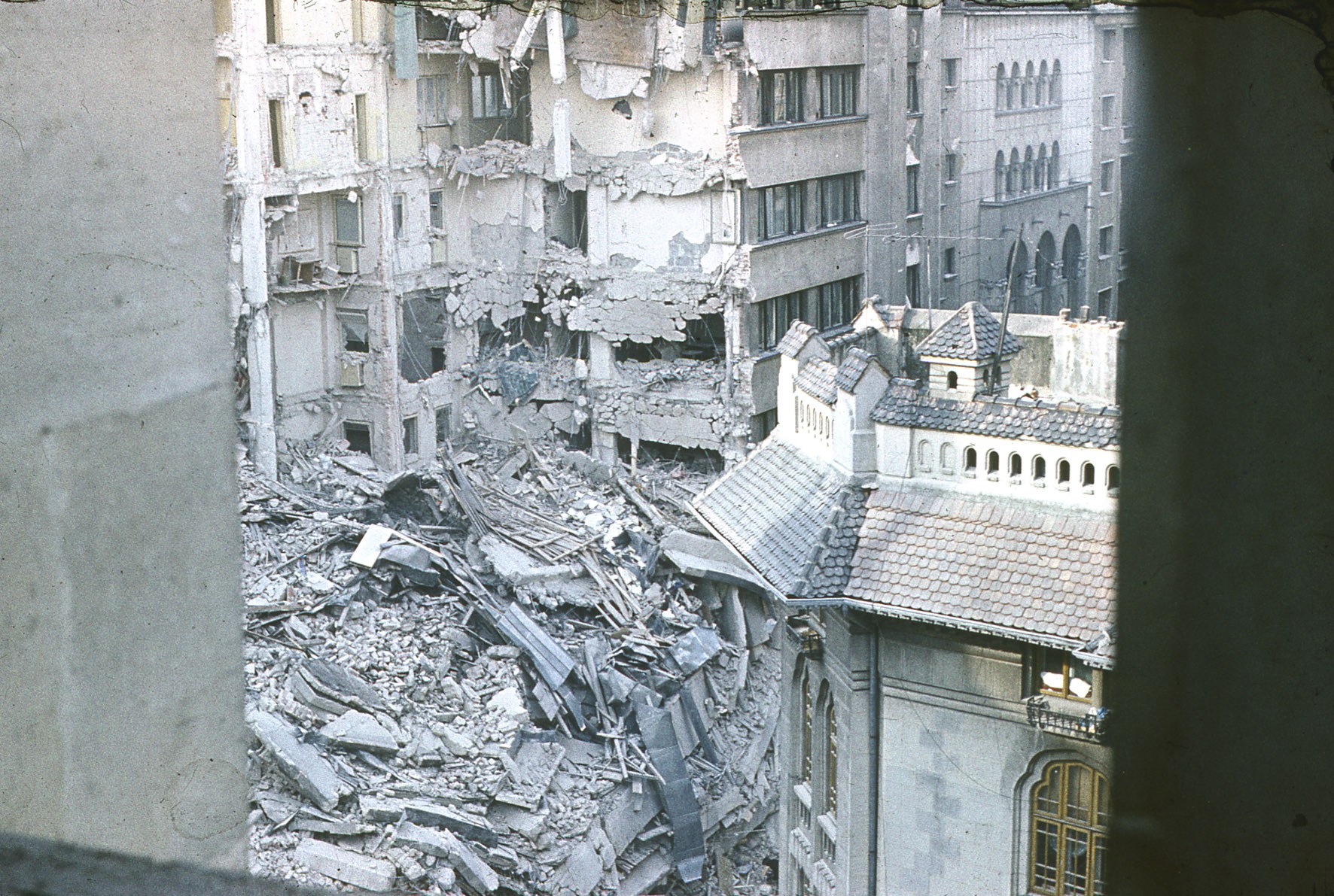 Pe 4 martie 1977 avea loc un cutremur de 7.2 grade pe scara Richter, care a dus la moartea a peste 1500 de persoane.
