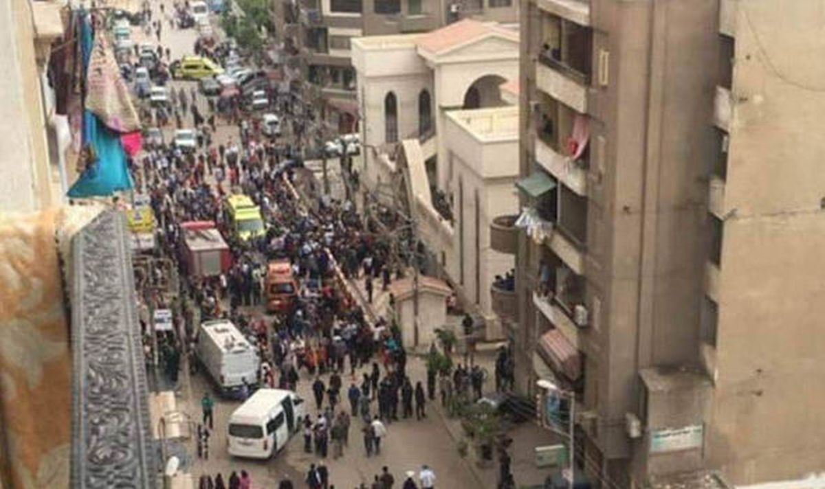 Cel puțin 26 de persoane au fost ucise de o explozie care a avut loc, duminică, într-o biserică coptă din nordul Egiptului în timp ce era celebrată slujba de Florii.