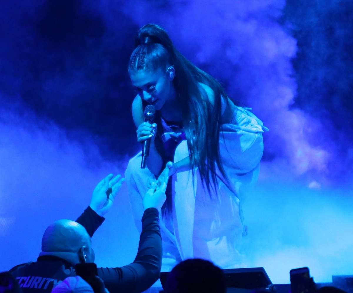 Ariana Grande a transmis un mesaj pe contul său de socializare. după ce a trecut prin clipe de coșmar la concertul său din Manchester Arena.