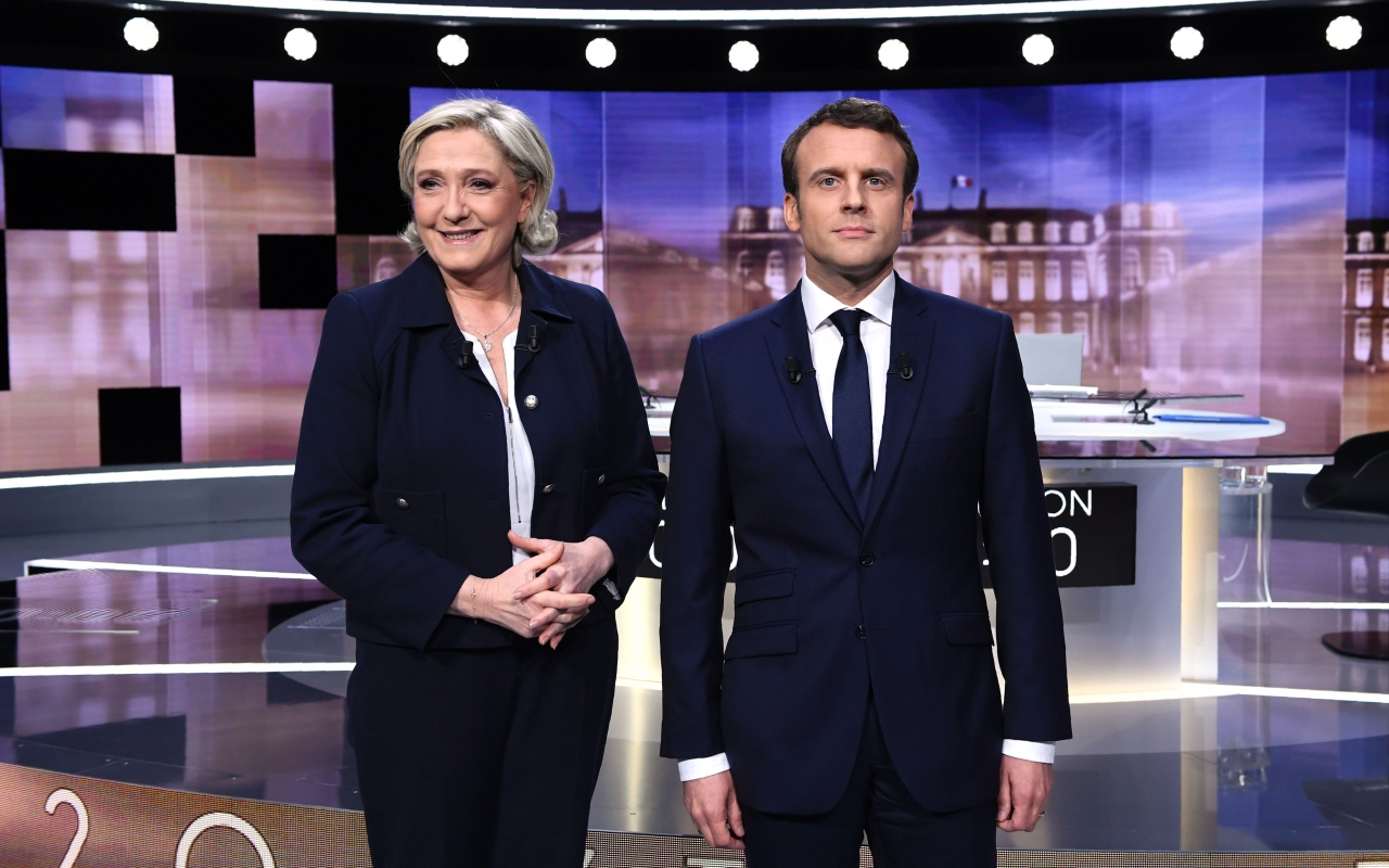 Duminică au loc alegeri în Franța. Emmanuel Macron și Marine Le Pen luptă pentru funcția de președinte în turul al doilea.