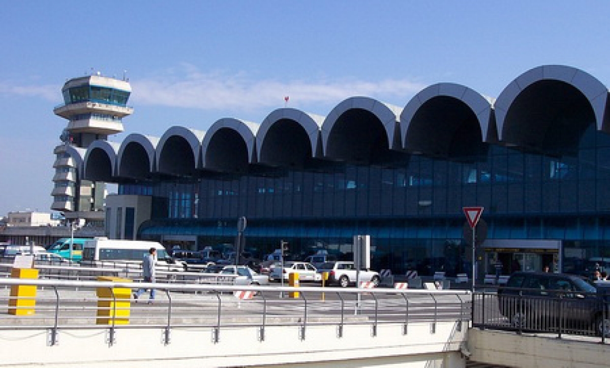 A fost alertă luni dimineața pe aeroportul Otopeni, din cauza unui pachet suspect găsit în apropierea unui coș de gunoi.