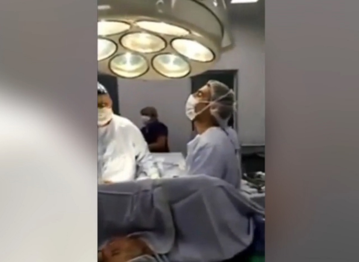 Ce fac acești medici în sala de operație a revoltat pe toată lumea: "Nu se poate așa ceva!"