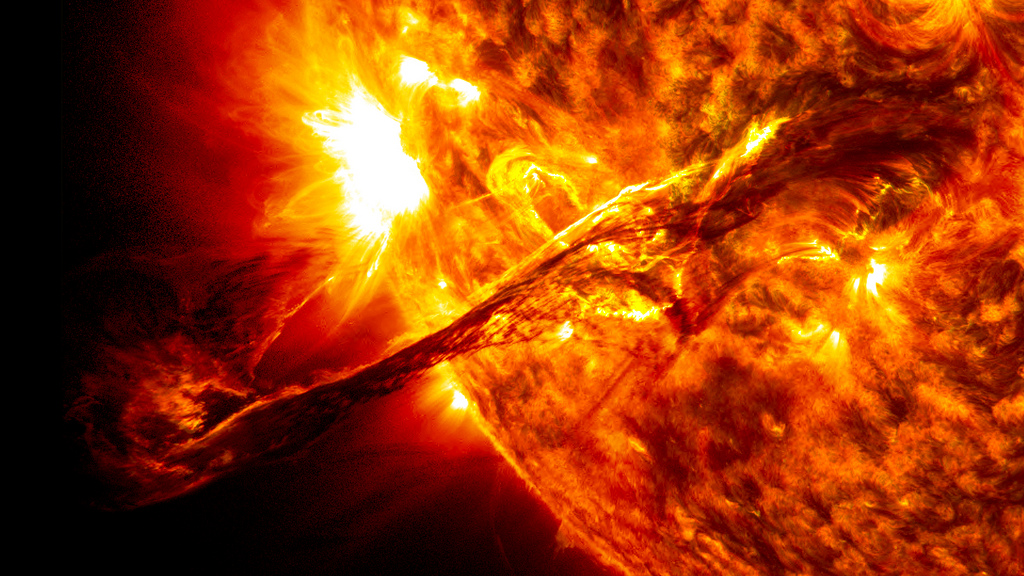 Ce a observat NASA pe suprafața Soarelui! Chiar și savanții au fost șocați când au văzut imaginile!