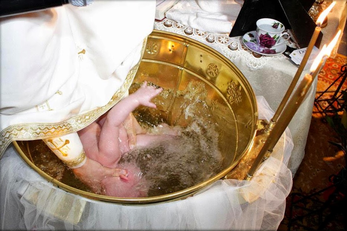 copil mort la botez