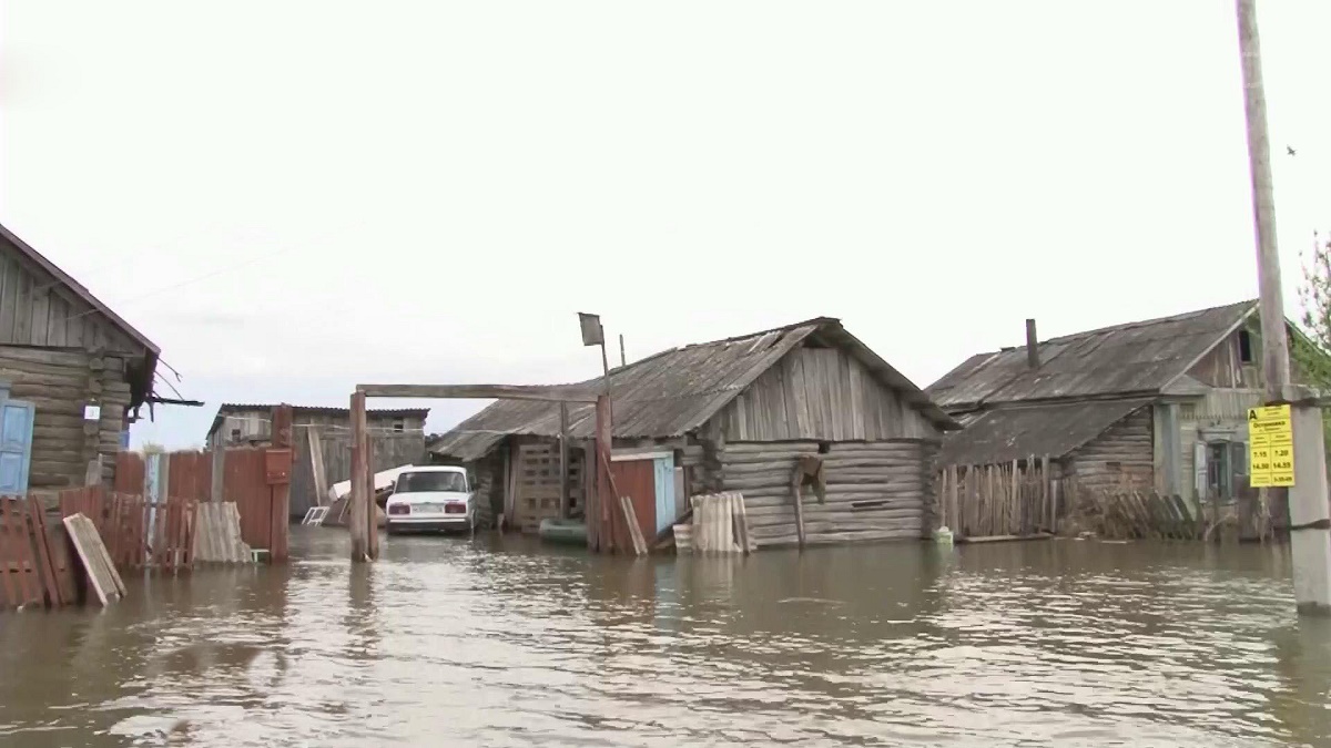 Gospodării amenințate de inundații, evacuate de urgență de către autorități