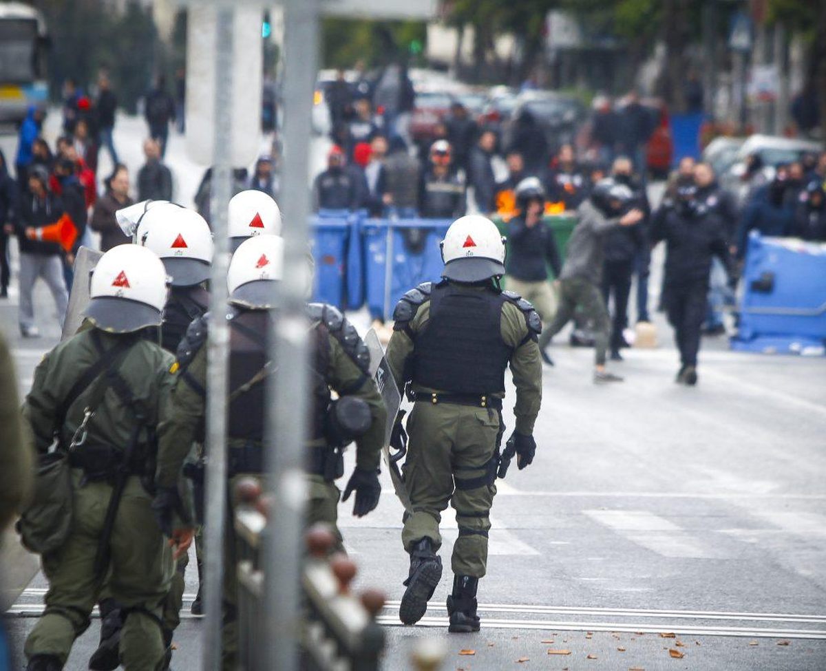 Ciocniri puternice ale fanilor echipei Olympiakos Pireu cu forțele de ordine! Ce vor suporterii