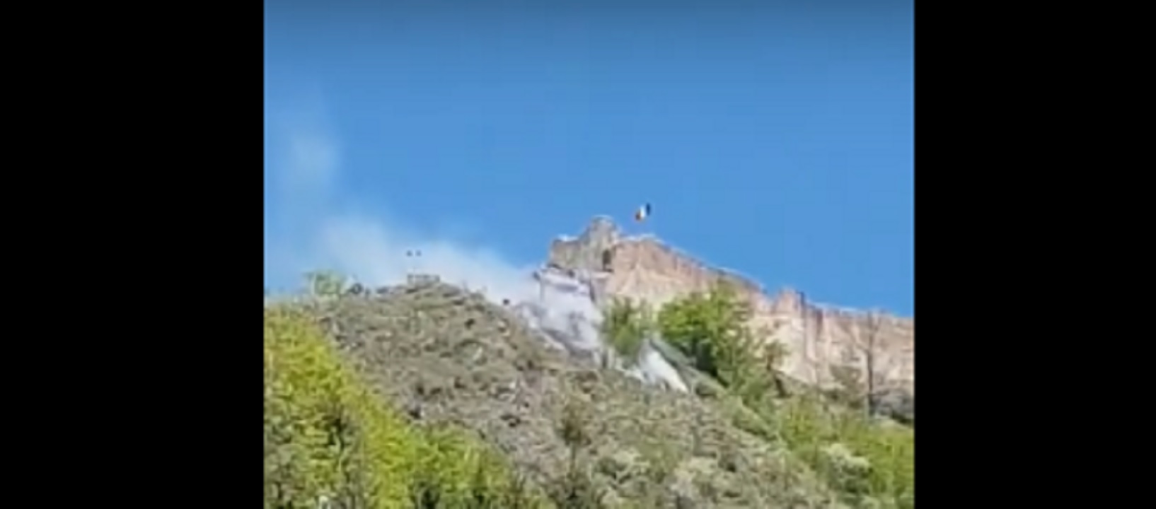Incendiu pe Transfăgărășan. Un elicopter special a ajuns de la Iași
