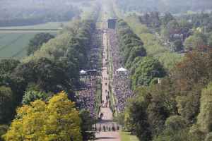 NUNTĂ REGALĂ Mii de oameni se adună la Windsor pentru nunta anului