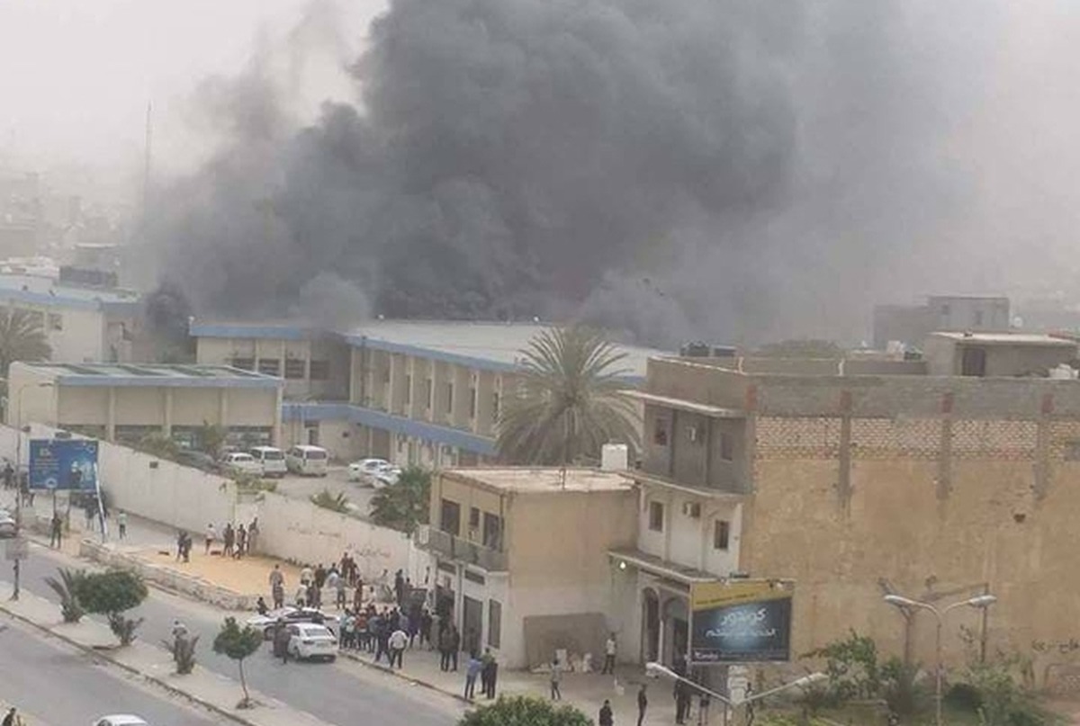 Atentat în Tripoli, împotriva sediului Comisiei Electorale Libiene. Cel puțin șapte persoane au murit